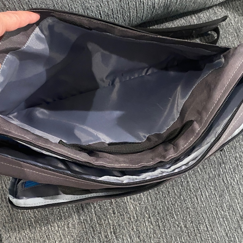 Dell Gray and Black Laptop Briefcase with Blue Accent - Picture 5 of 8